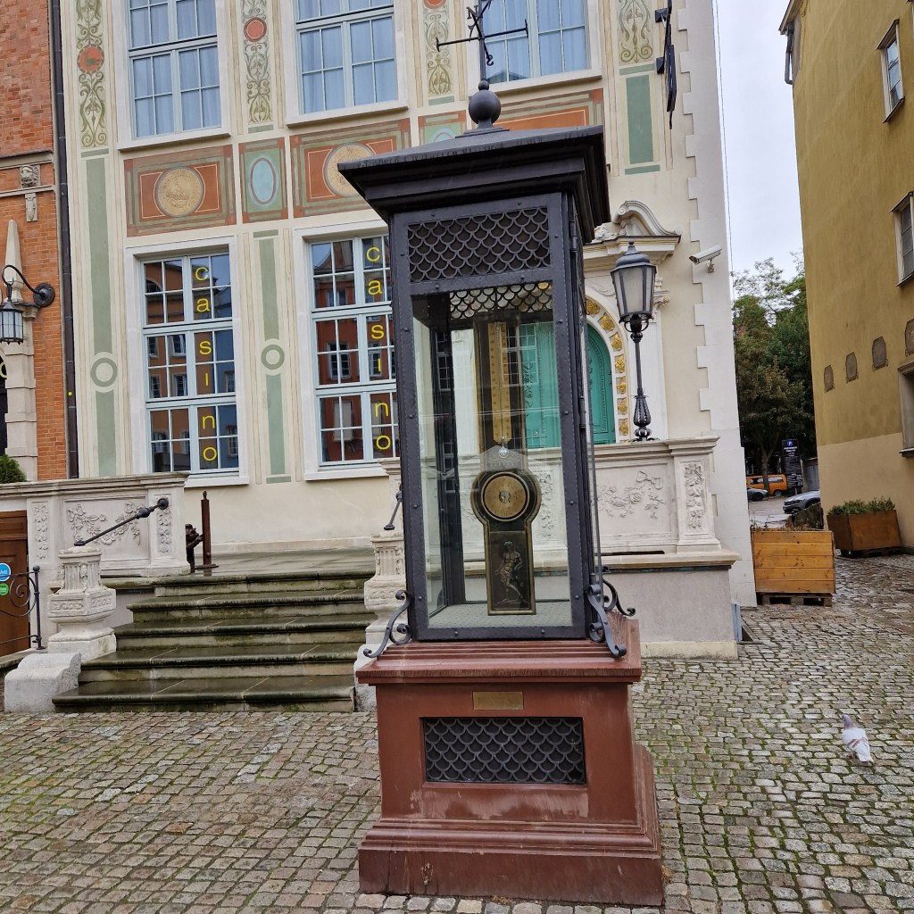 The Fahrenheit scale in Długi Targ, Gdansk